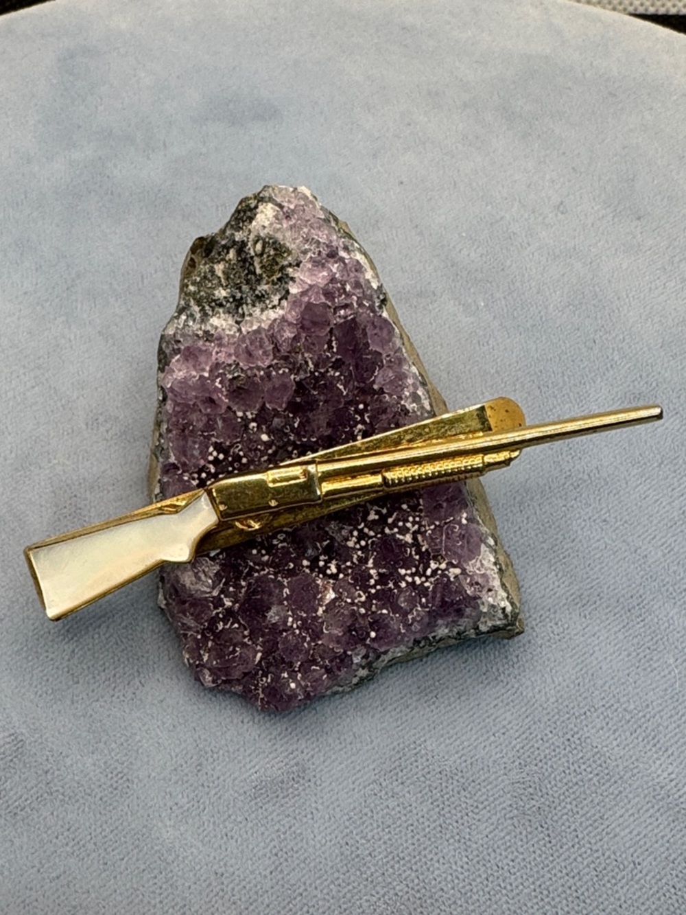 SWANK Vintage Gold Tone Rifle Tie Clip Mother of Pearl Handle - Picture 2 of 8
